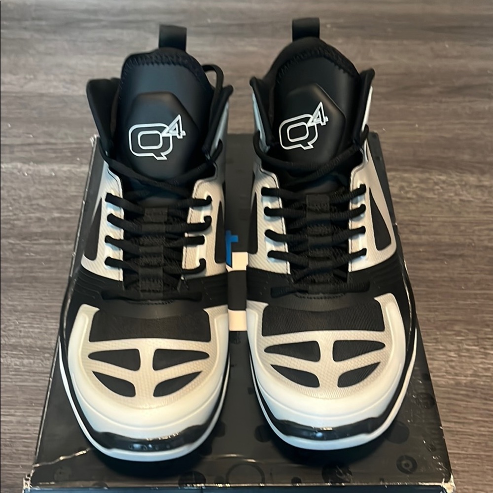 Q4 “Bright White” Men’s Sneakers